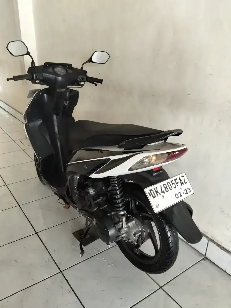 HONDA VARIO CW TAHUN 2014 PAJAK OFF 2X SURAT LENGKAP - Image 3 of 5