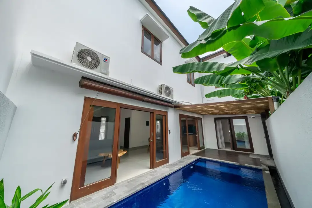 Spacious 4-Bedroom Villa for Sale in Kerobokan Residential Complex - Image 2 of 10