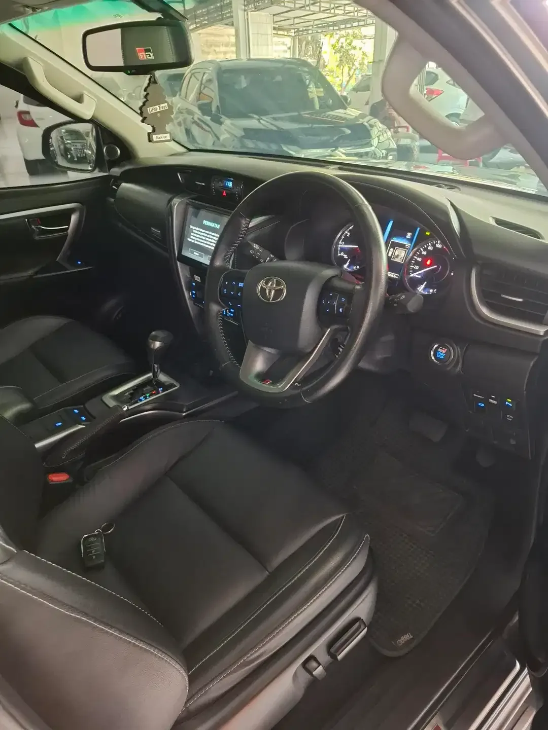 Fortuner 2.7 SRZ GR SPORT - Image 5 of 6