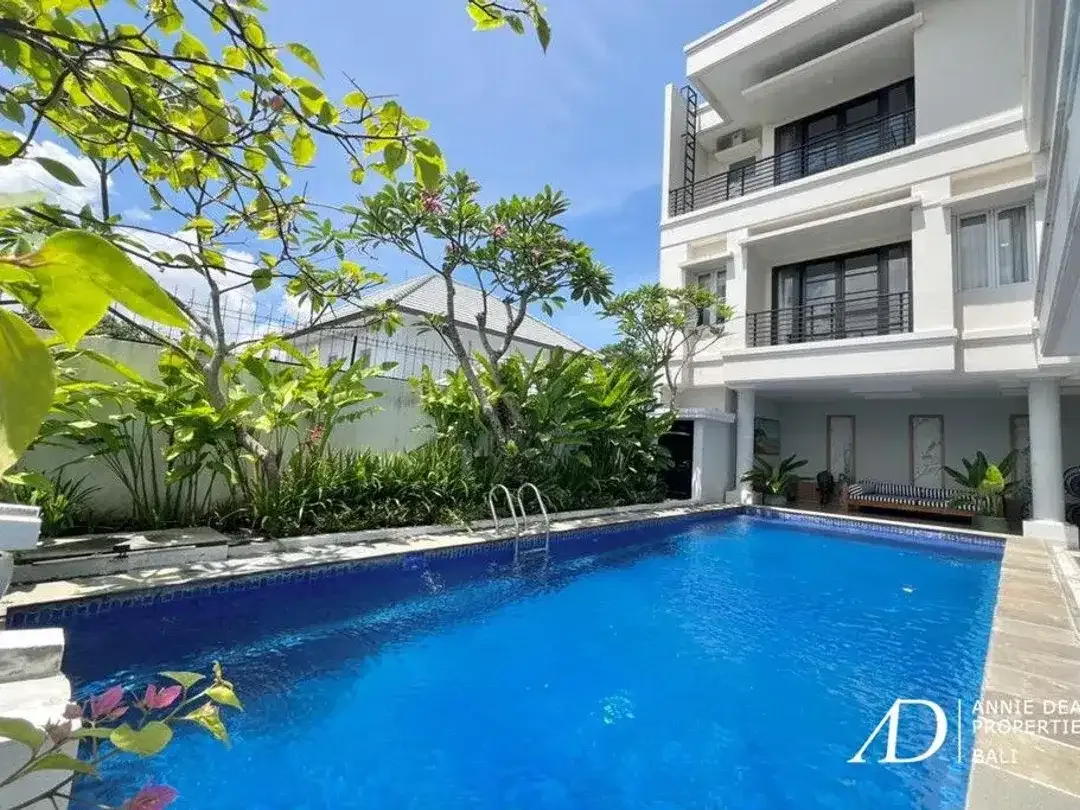 FREEHOLD | MODERN 4-BEDROOM VILLA IN JIMBARAN WITH OCEAN VIEWS - Image 1 of 10