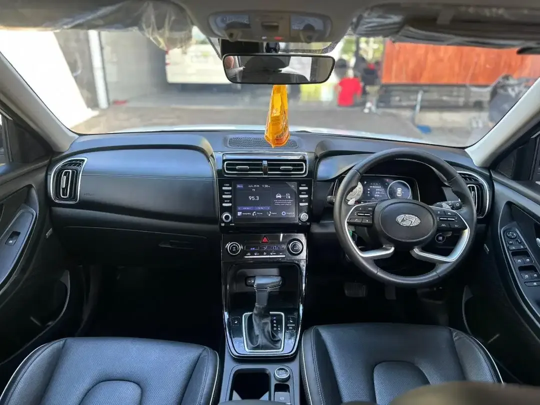 CRETA PRIME 2022 MATIC ASLI BALI LOW KM - Image 8 of 10