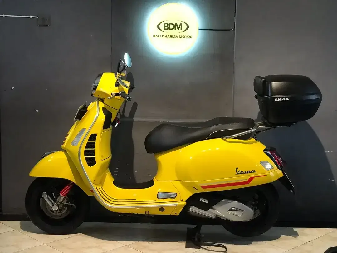 DP 6 JT/ PIAGGIO VESPA GTS TAHUN 2023 BALI DHARMA MOTOR - Image 4 of 9