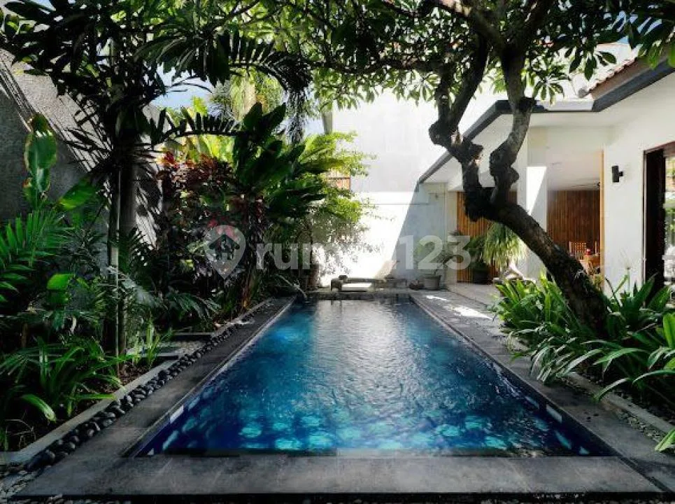 Villa di Pusat Area Seminyak Hanya 5 Menit ke Pantai Legian - Image 4 of 4