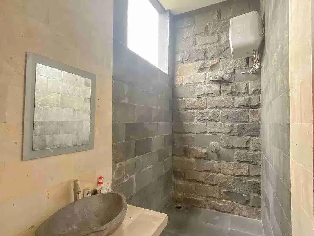 FREEHOLD 3BR VILLA HILL VIEW DI NUSA DUA BENOA – RP3,2 M - Image 8 of 9