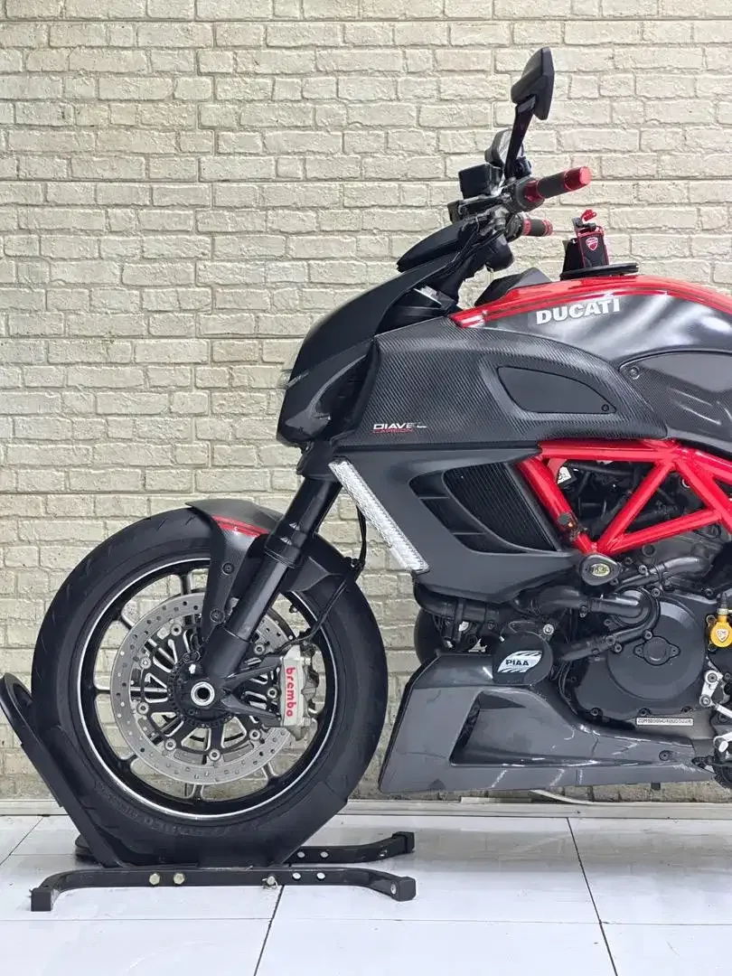 Moge Ducati Diavel red carbon mustika motor - Image 8 of 10