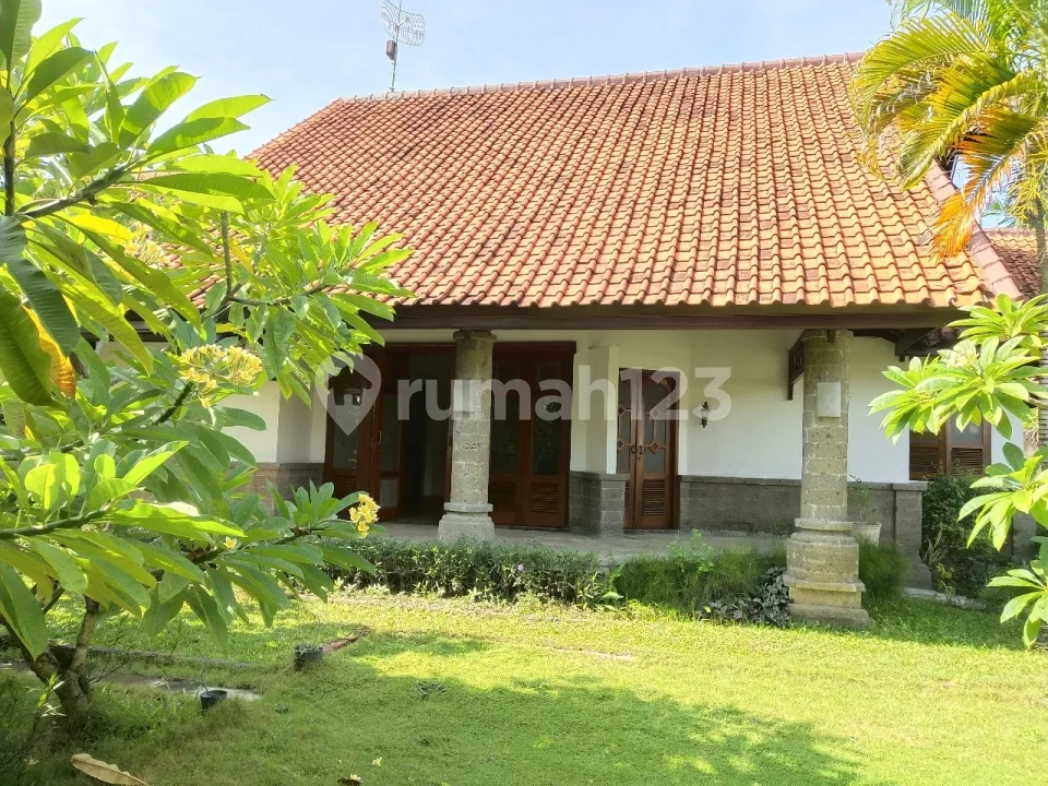 Rumah Style Eropa Di Renon - Image 2 of 4