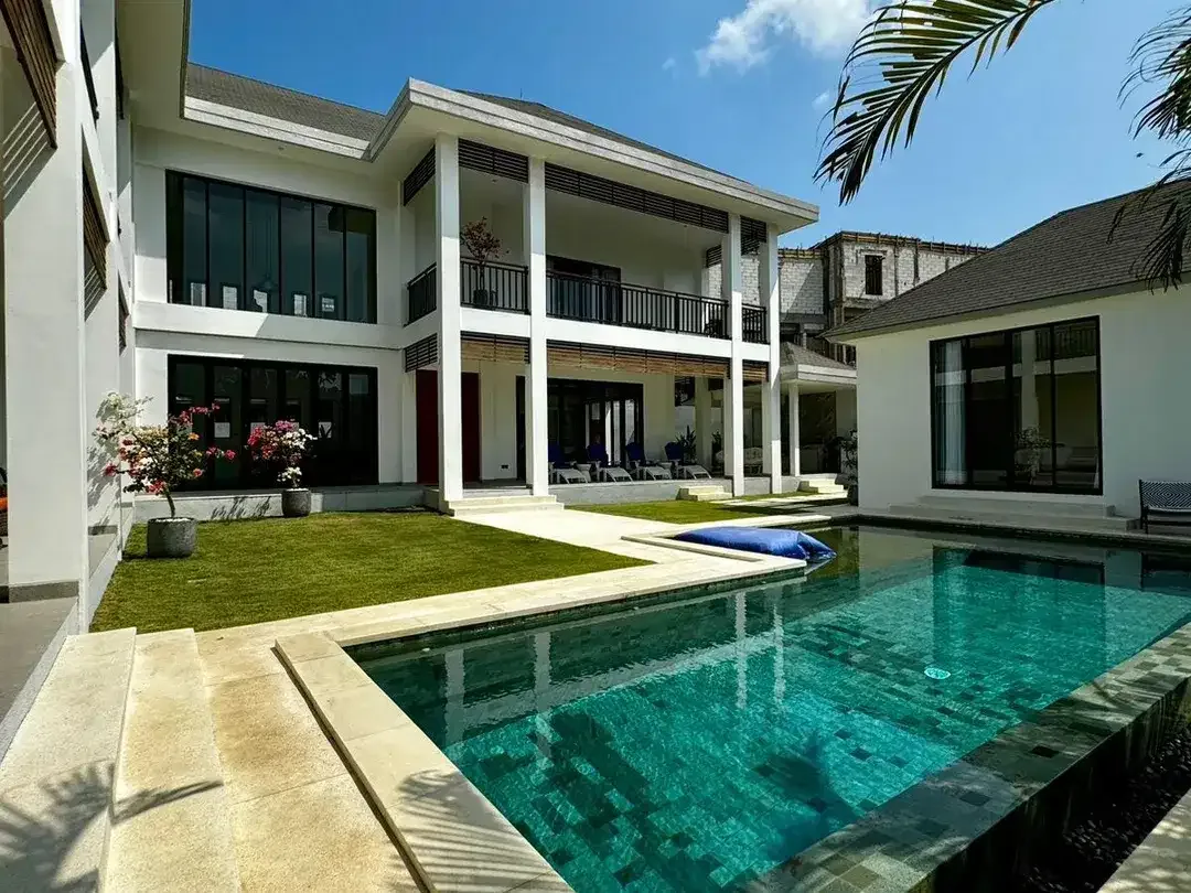 6 Bedroom Villa for sale in Kerobokan, Bali - Image 2 of 10