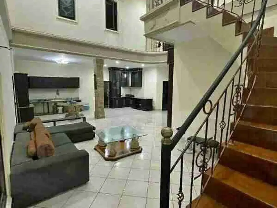 Rumah Megah 2 Lantai Dekat Living World Gatsu Timur - Image 2 of 8
