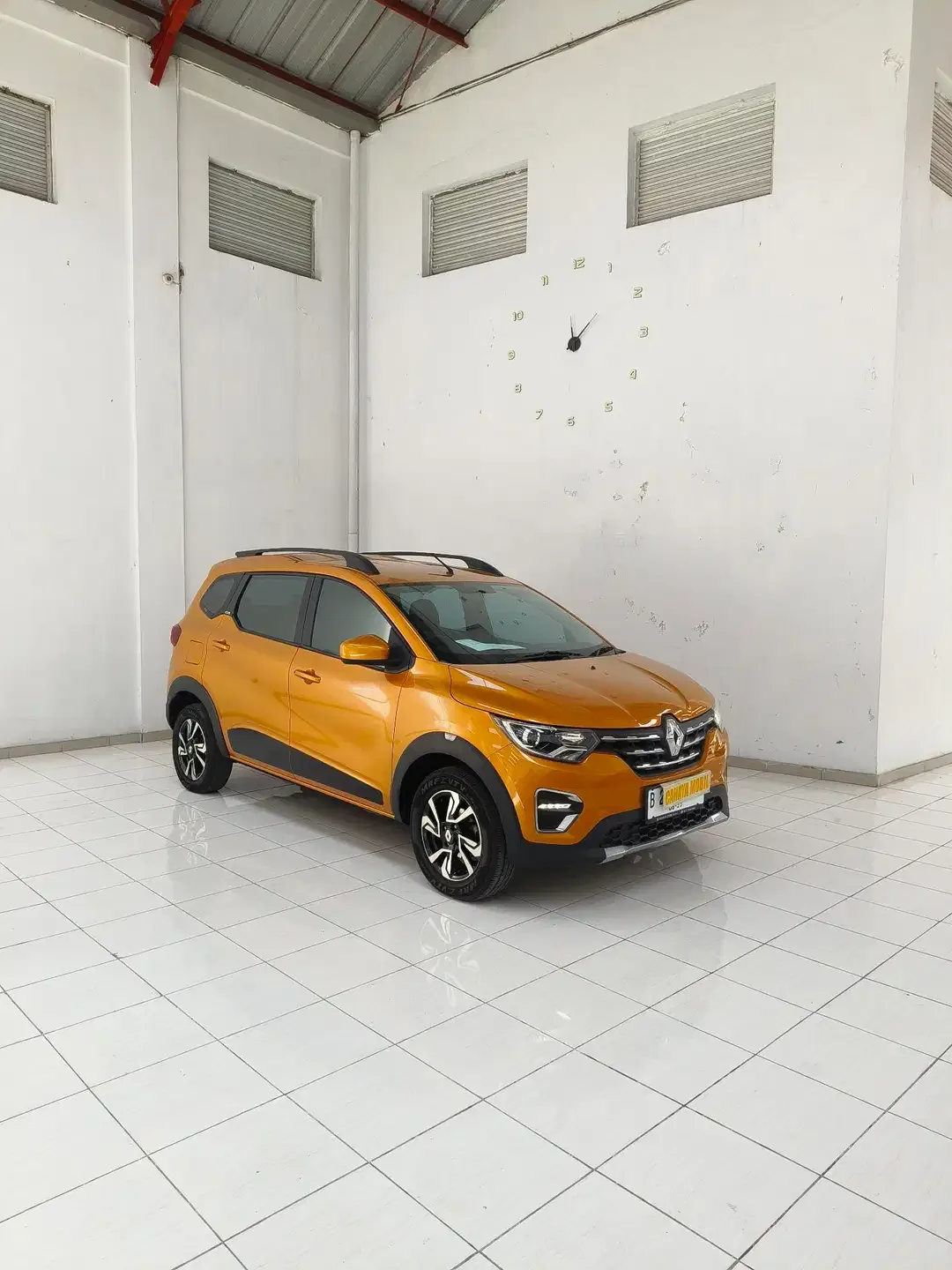 Renault Triber 1.0RXZ A/T 2020 - Image 3 of 10