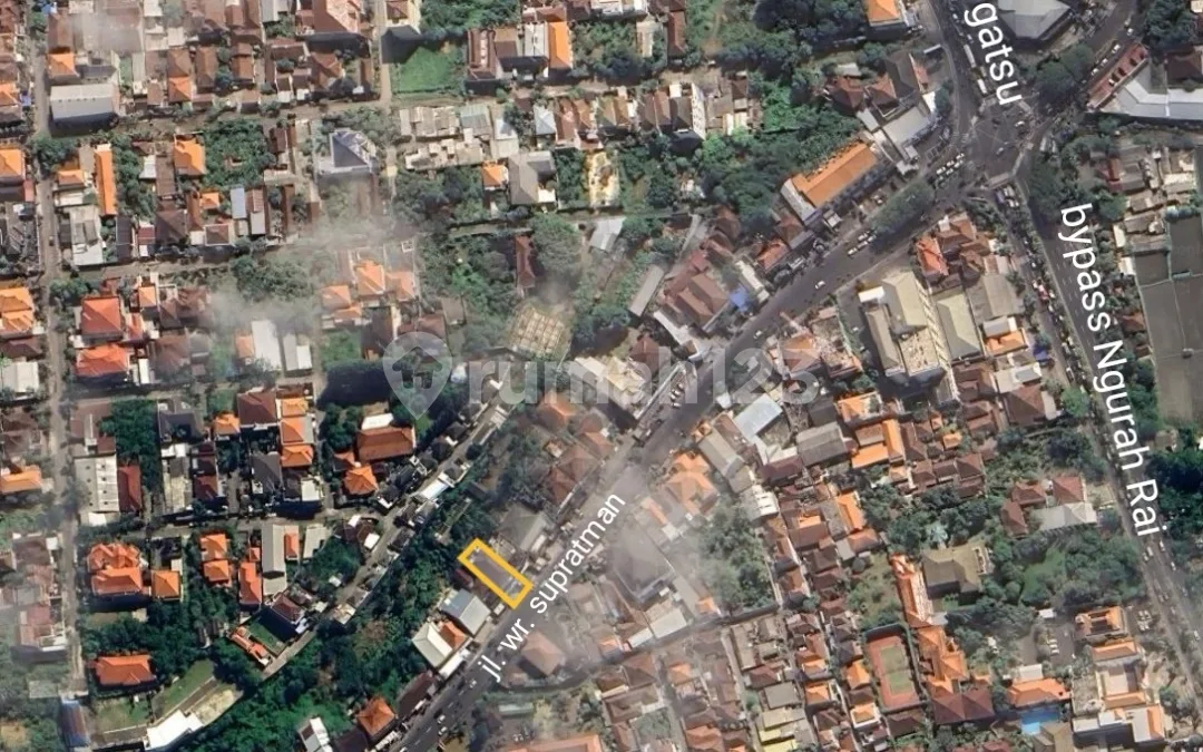 Proper Rumah/Kantor dengan Toko. Lokasi Strategis! Tohpati Kesiman Denpasar. Dekat Perempatan Tohpati - Image 1 of 4