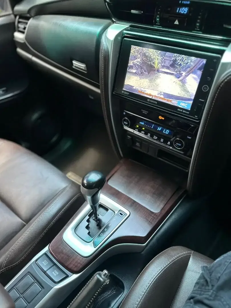 FORTUNER VRZ TRD 2017 MATIC DIESEL ASLI BALI LOW KM - Image 10 of 10