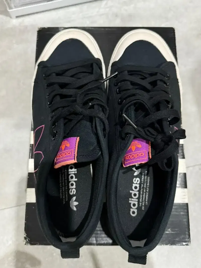 Sepatu Adidas Original Size 44 2/3 - Image 3 of 5