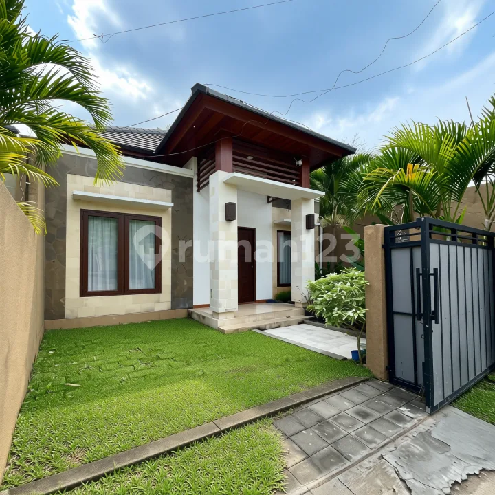 Rumah Cantik di One Gate System Dekat Pantai - Image 1 of 4
