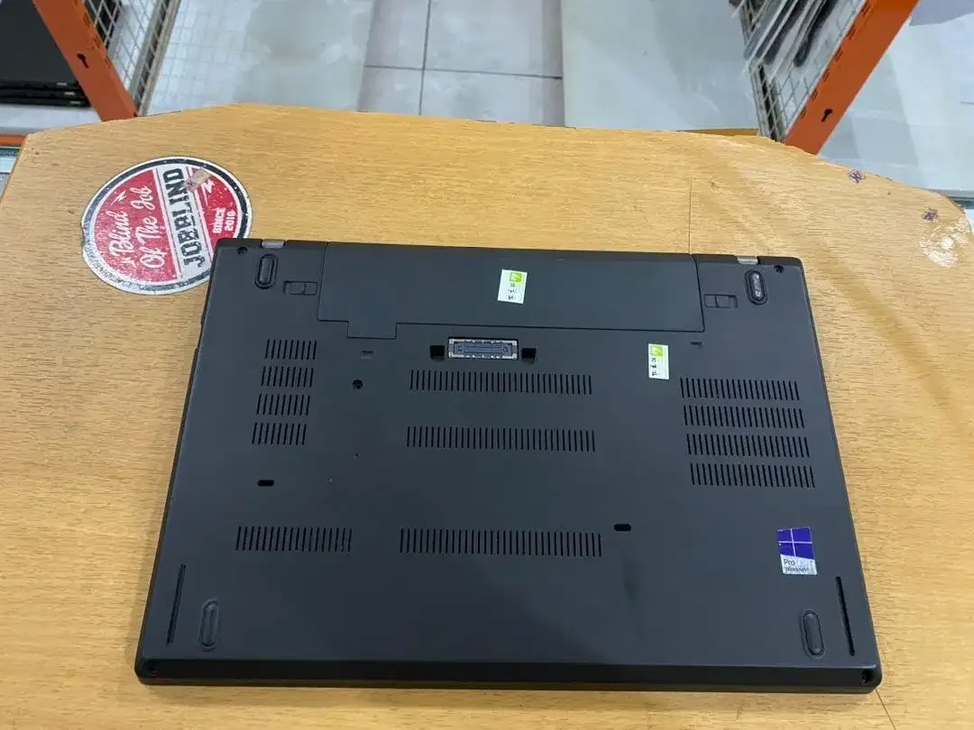 Lenovo ThinkPad T470 Core i5 Ram 8GB SSD 256GB Touchscren Mulus - Image 9 of 10
