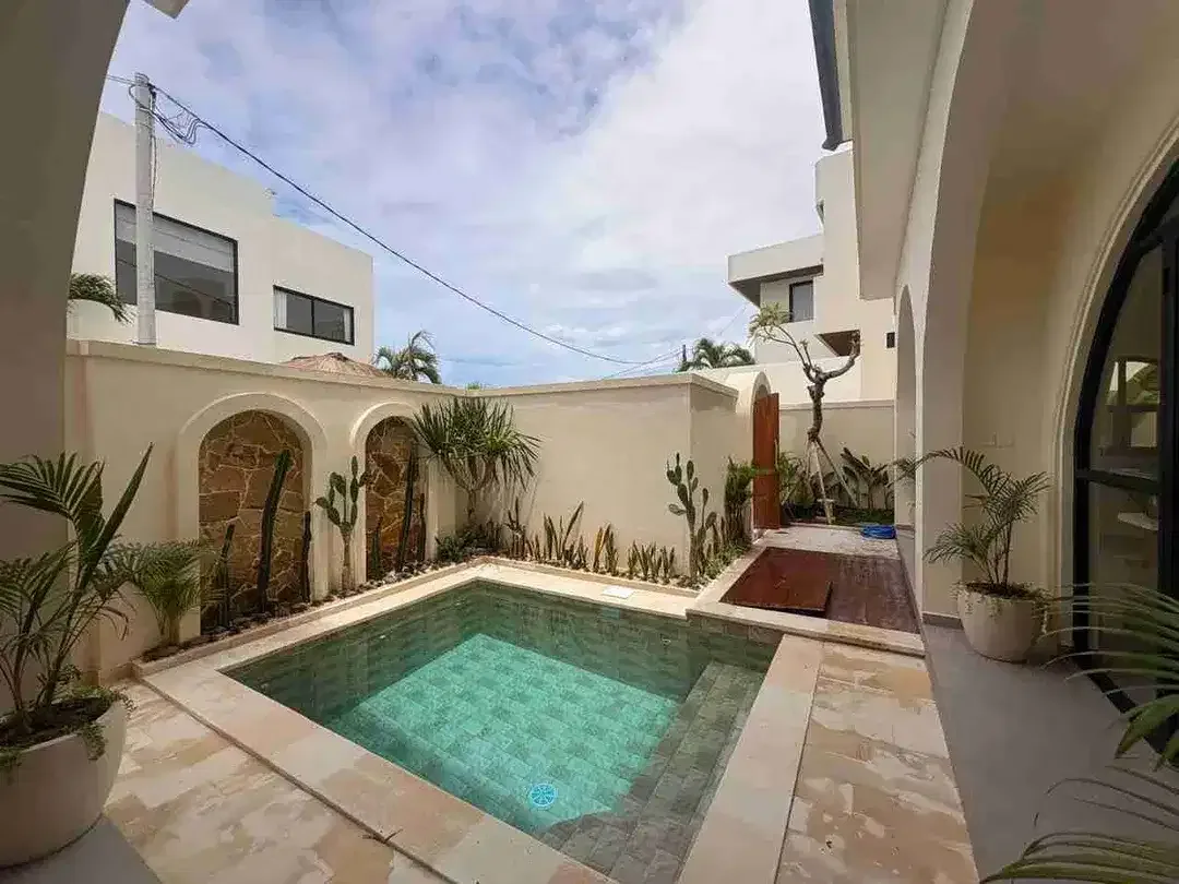 SALE FREHOLD AND LEASEHOLD 2 MODERN VILLAS IN BUDUK CLOSED TO CANGGU WITH RICEFILED VIEW - Image 8 of 10