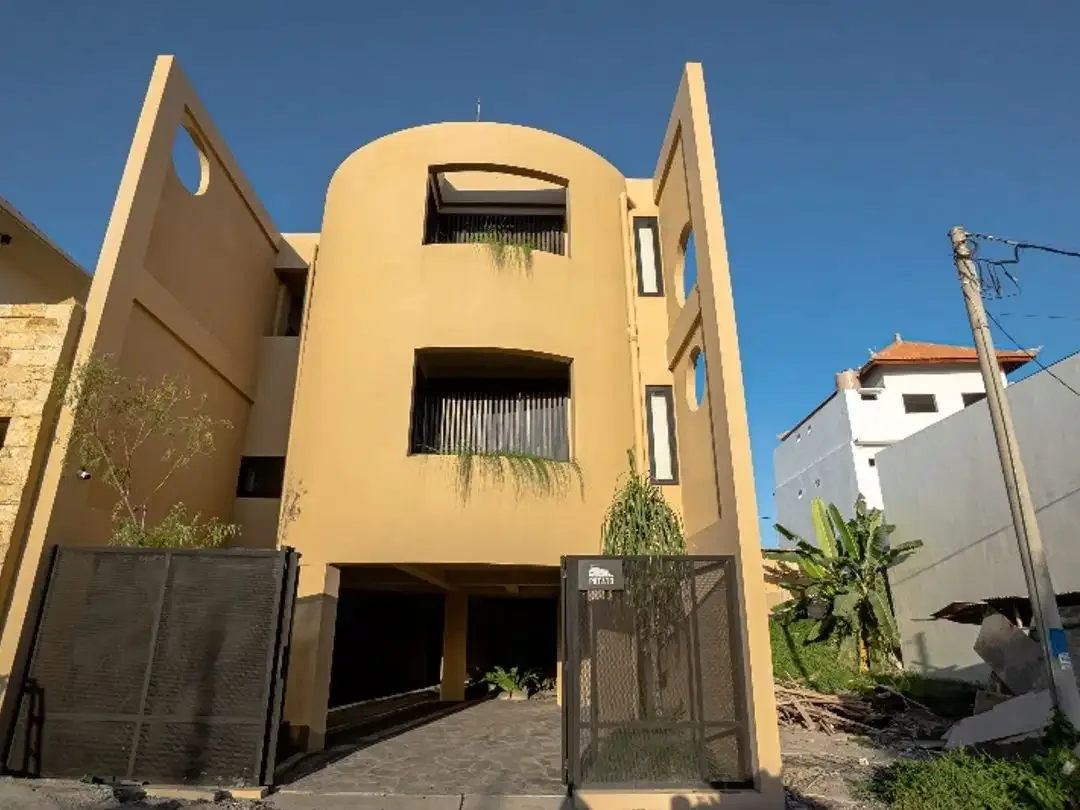 Villa New Brand Modern Tropical Pererenan Canggu Bali - Image 1 of 10
