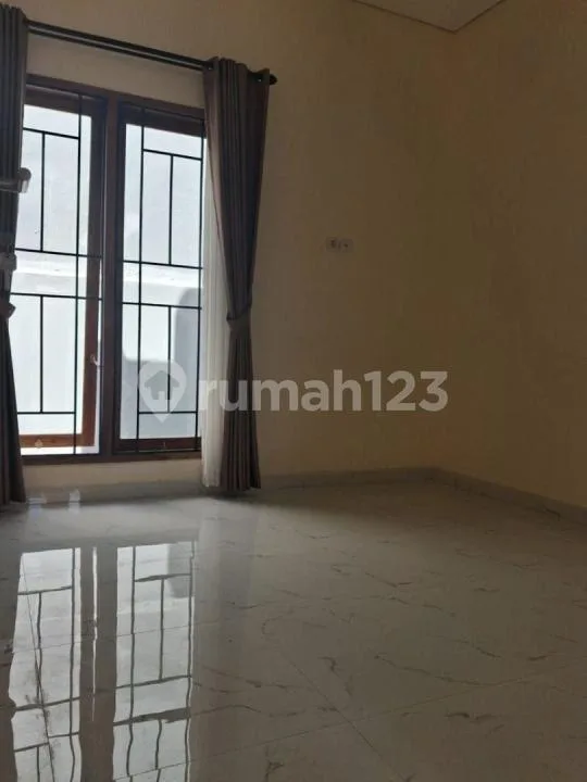 Dikontrakkan Rumah Baru Siap Huni di Renon - Image 4 of 4