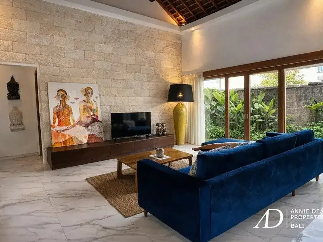 FREEHOLD | SINGLE-LEVEL TROPICAL VILLA WITH PRIVATE POOL - Image 8 of 10