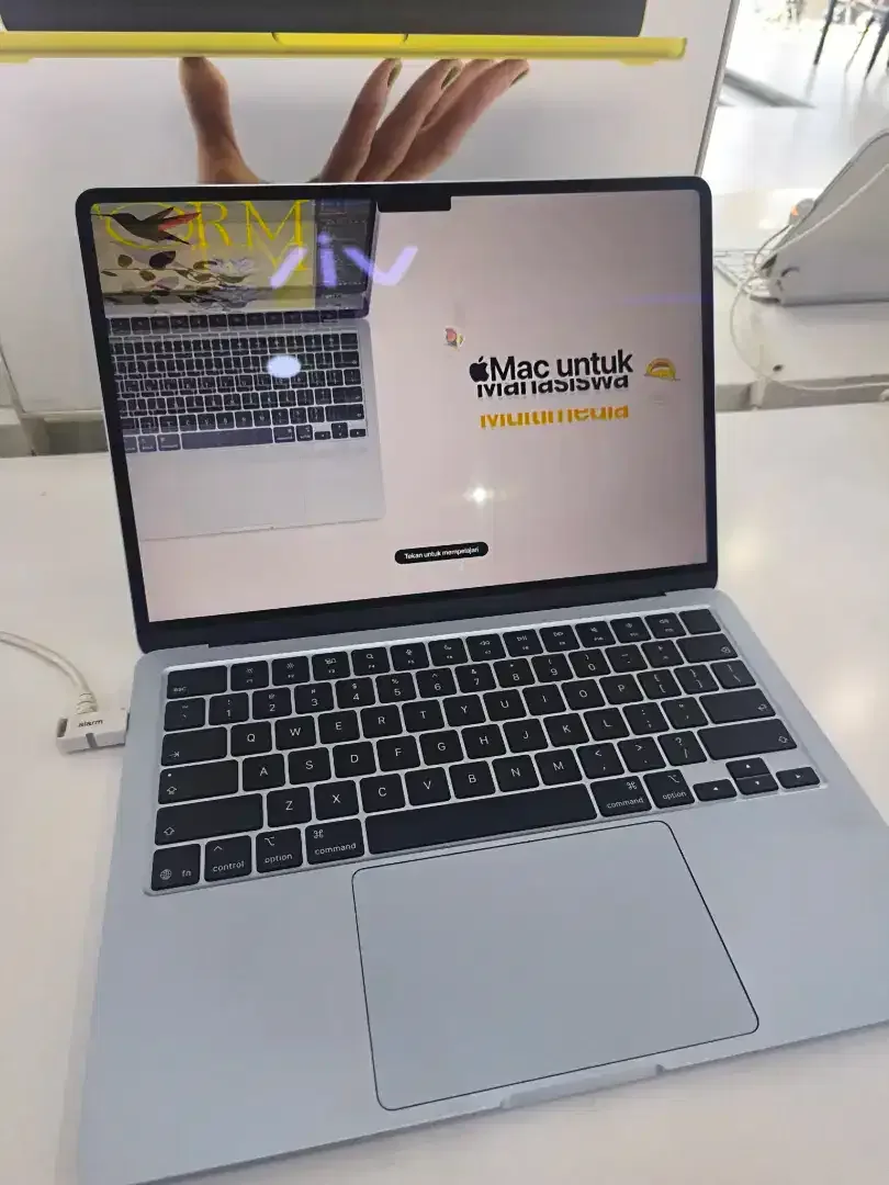 Readyy Macbook Air M5.Bisa cicilan murah syarat KTP saja. - Image 1 of 1