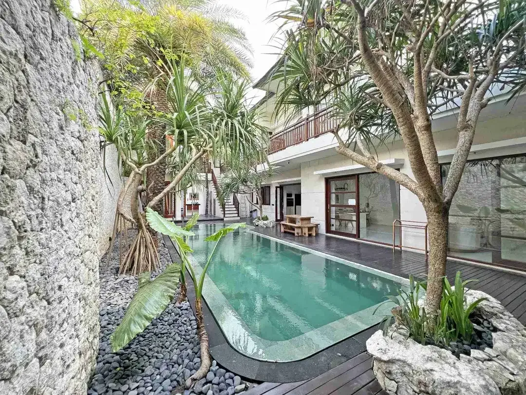 DIJUAL / FREEHOLD : Luxury Villas 6 Bed, Jl. Tegal Cupek, Bumbak, Umalas, Badung Bali - Image 1 of 10