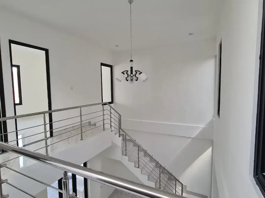RUMAH MODERN 2 LANTAI DI PEDUNGAN DENPASAR - Image 4 of 10