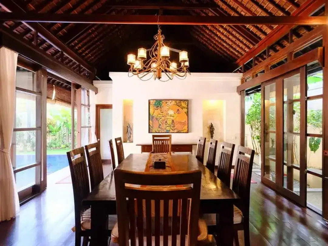 Luxurious Freehold Villa in Batubelig, Seminyak – 2 Minutes to Beach - Image 9 of 10