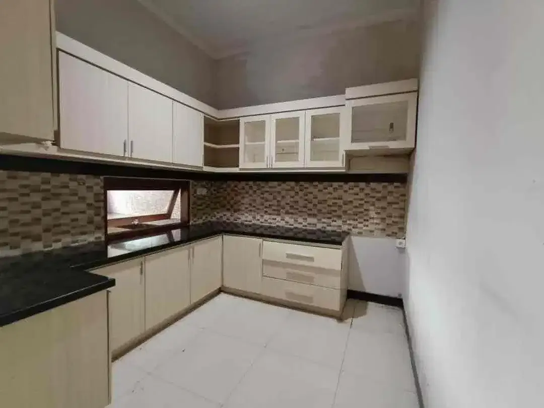 ID:H-137 Disewakan Rumah Ubung Denpasar Bali Dekat Gatsu Kerobokan Dalung - Image 8 of 10