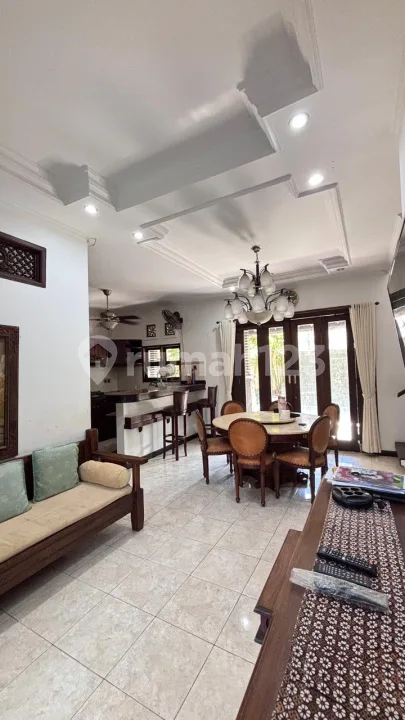 Disewakan Rumah 2 Lantai 4 Bedroom, Denpasar Selatan - Image 1 of 4