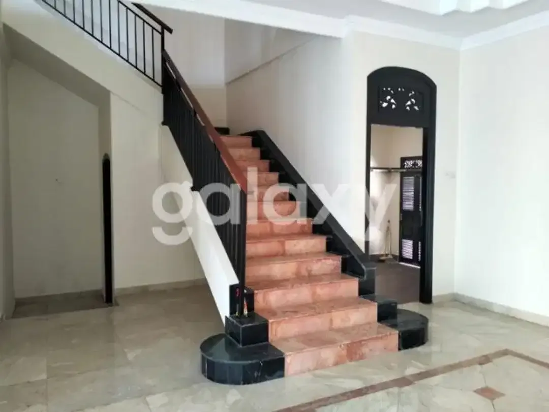 RUMAH SEMI VILLA DI MOH YAMIN RENON DENPASAR, BALI - Image 6 of 10
