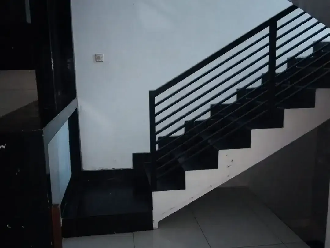 Rumah Minimalis Harga Sangat Terjangkau Lokasi Strategis di Gatot Subroto - Image 5 of 8