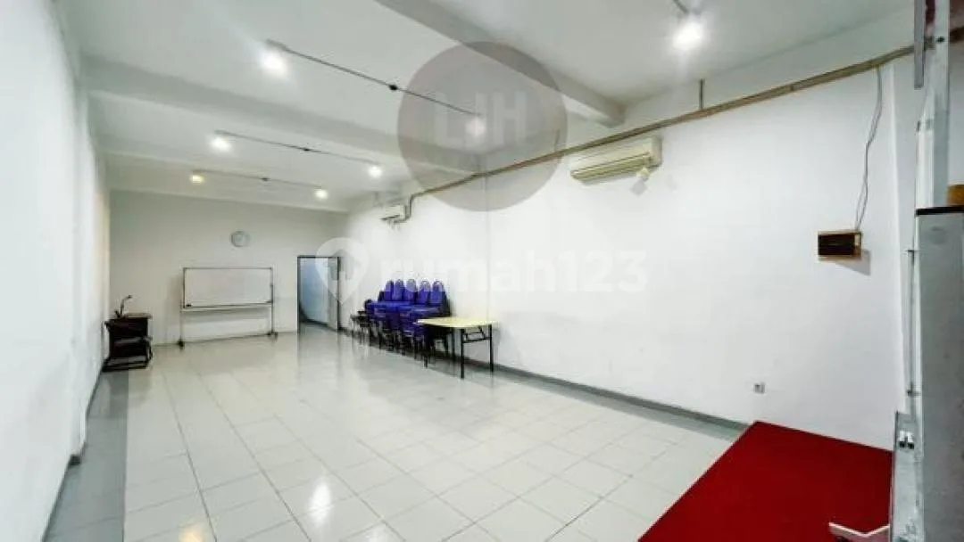 3 Storey Shophouse At Jl. Raya Puputan, Renon, Close To Level 21 Mall, Renon Park And Sanur Area, Suitable For Business Or Office - Image 3 of 4