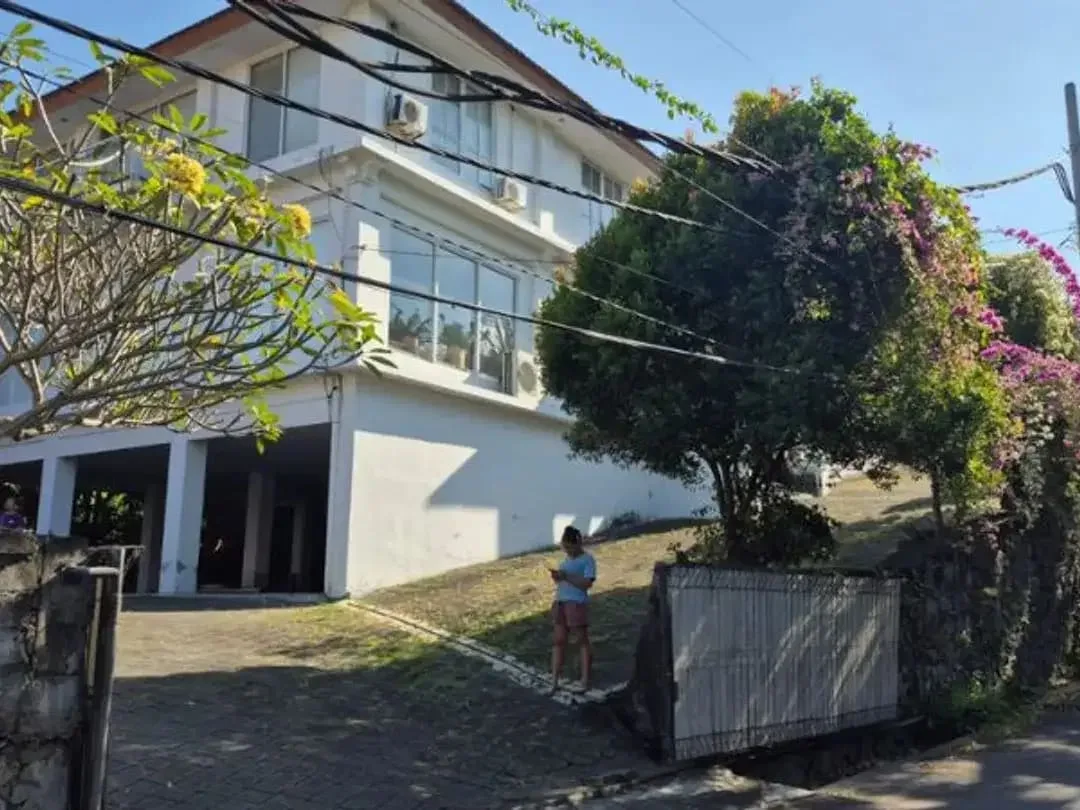 GUDANG DAN KANTOR DI JALAN UTAMA IDA BAGUS MANTRA KETEWEL GIANYAR - Image 1 of 10