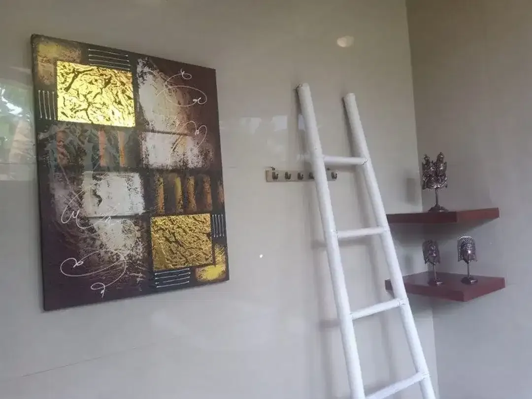 FREEHOLD FOR SALE - Fully-Furnished Modern Villa with Balinese Touch in Heart of Canggu, BALI - Image 7 of 9