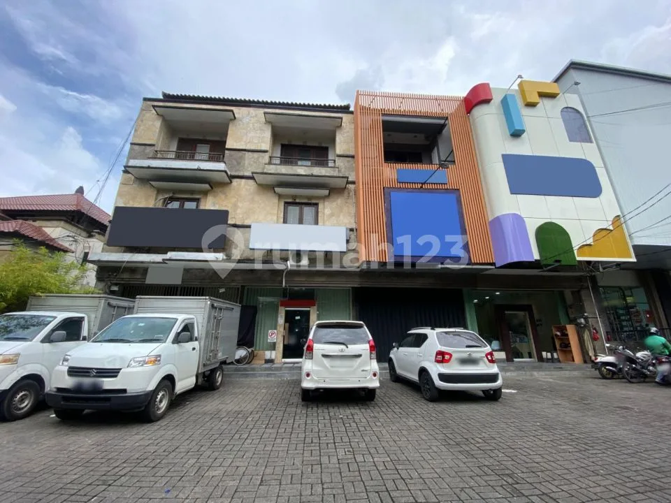 Ruko 3 Lantai Siap Huni di Area Premium Jalan Utama Renon Sangat Strategis SHM - Image 3 of 4