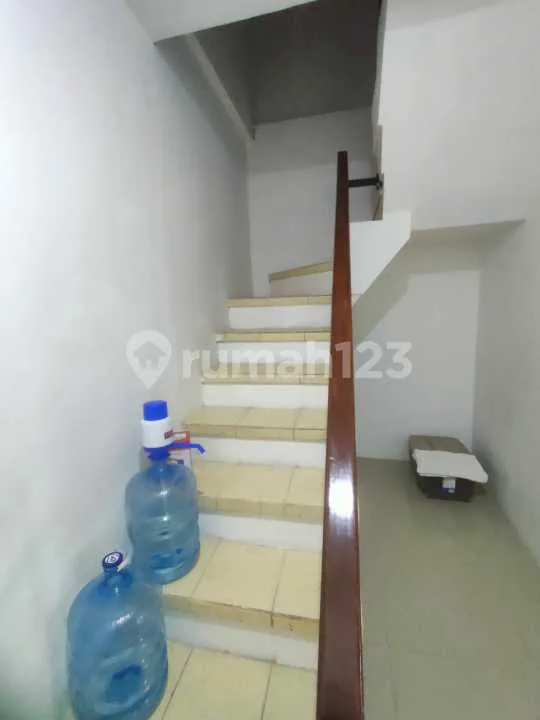 Disewakan - Apartemen 3 Lantai Furnished - Jl. Dewi Saraswati - Image 3 of 4