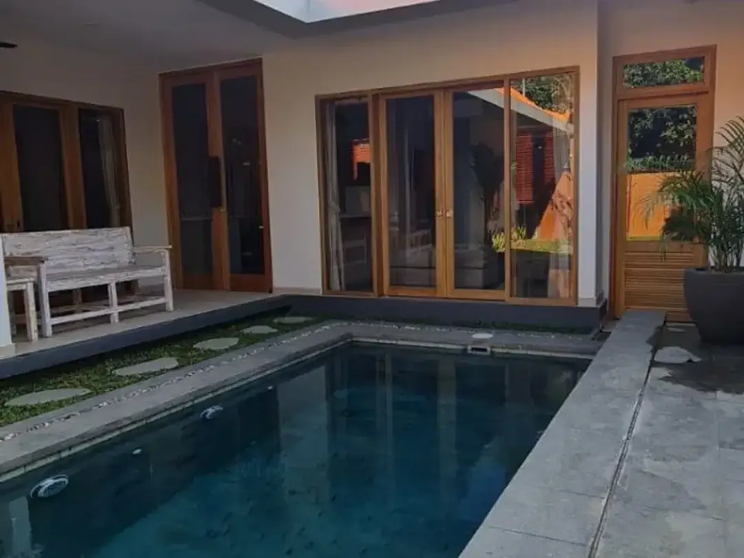 VILLA 1 LANTAI DI JL PUNGUTAN SANUR DENPASAR SELATAN BALI - Image 2 of 9