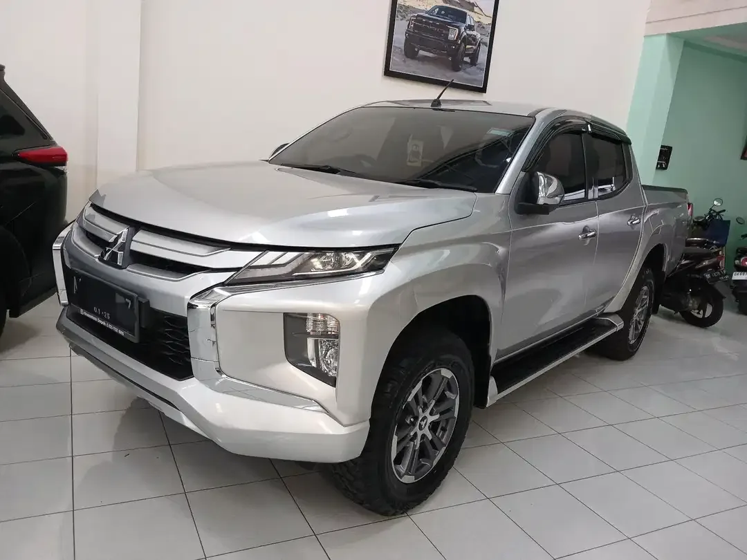 Mitsubishi Triton Exceed Double Cabin 2019 Silver Metalik M/T - Image 4 of 5