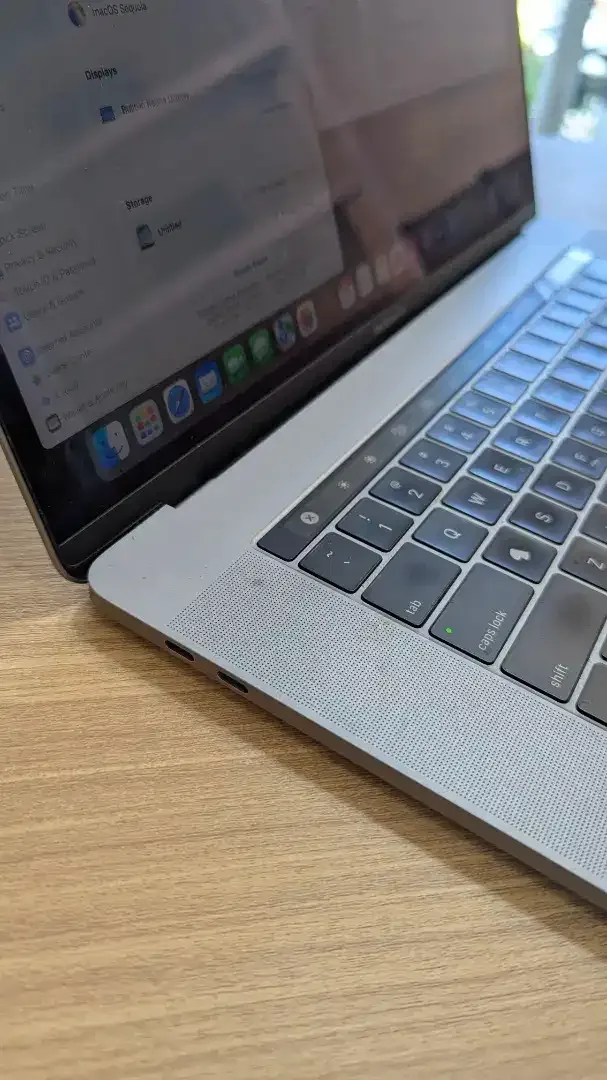 MACBOOK PRO TOUCHBAR 15 16/512GB - Image 3 of 4