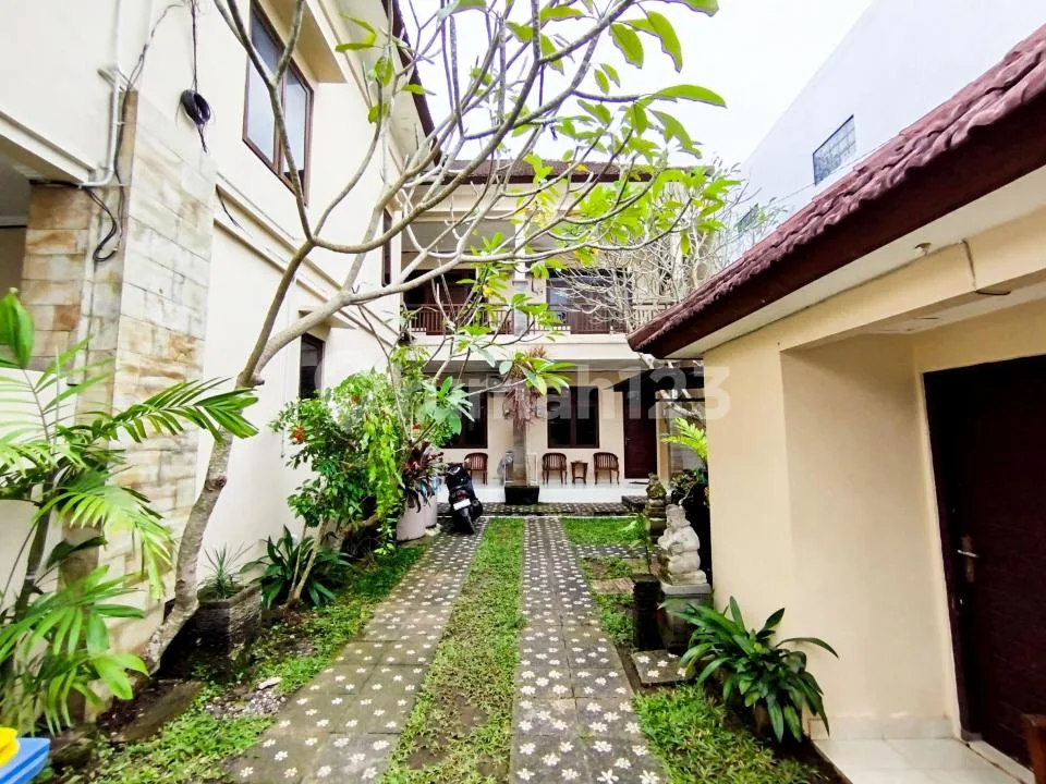 Rumah Pribadi dan 6 Kamar Guest House di Puri Gading Jimbaran Bali - Image 1 of 4