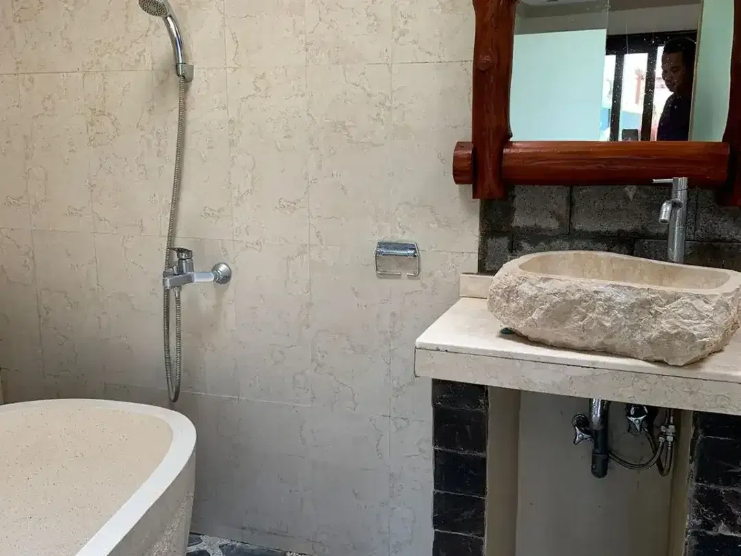 AVAILABLE NOW!  Disewakan Villa 2 Bedrooms Lokasi di Jl Blongkeker, Puri Gading Jimbaran - Image 7 of 10