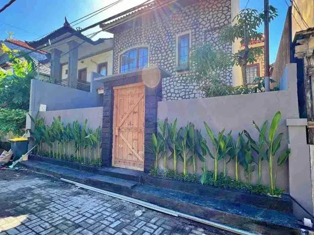 SALE!! VILA SIAP HUNI PETITENGET SEMINYAK - Image 1 of 8