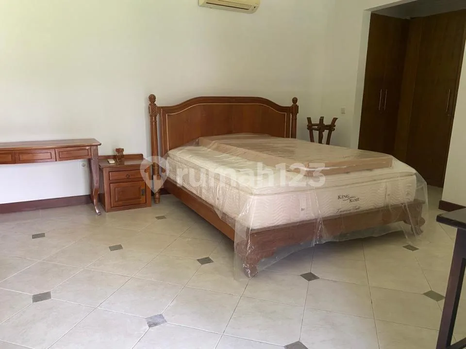 For Rent Hunian 3 Halaman Sangat Luas Kawasan Startegis Renon - Image 2 of 4