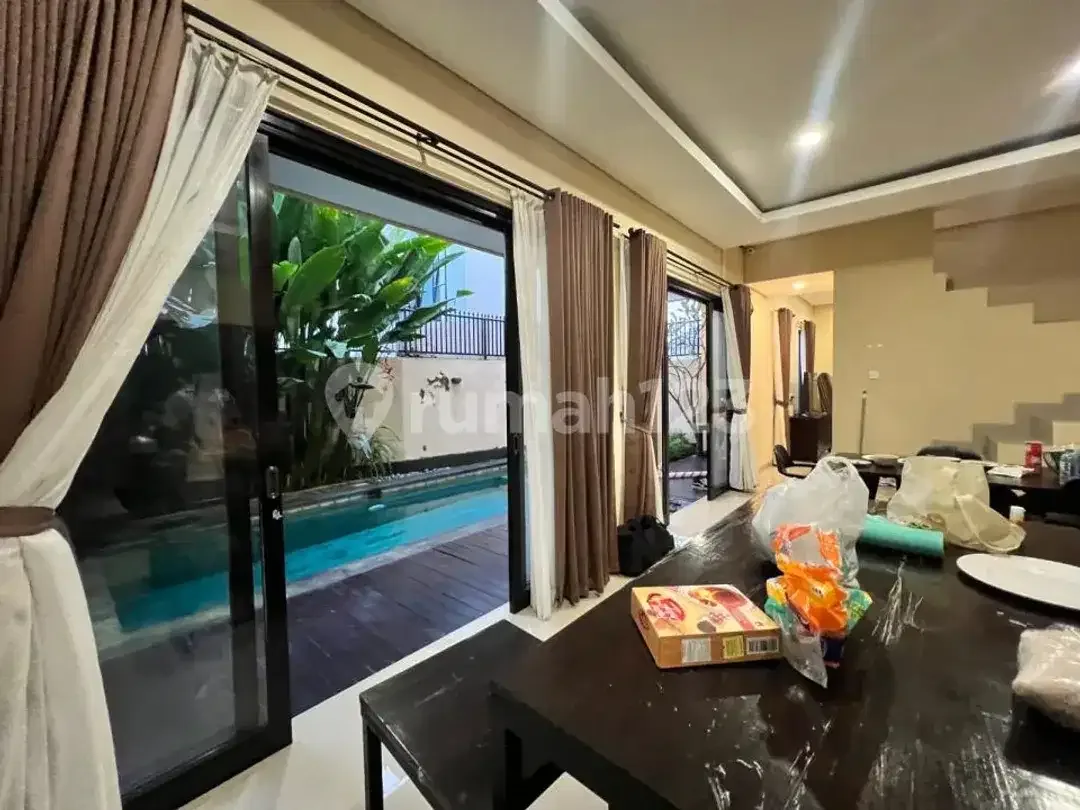 Villa Modern Tropika Lingkungan Sejuk Cocok Liburan - Image 1 of 5