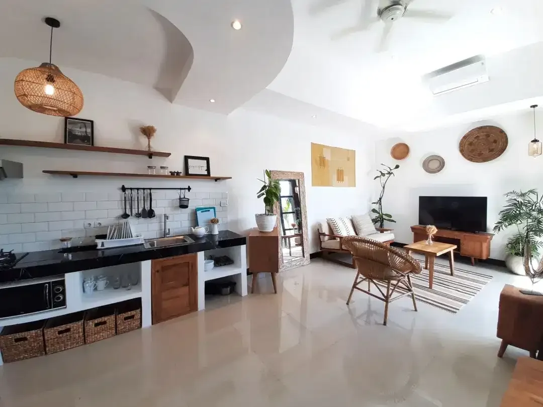 SINGLE-STOREY VILLA FOR LEASE IN PRIME SEMINYAK LOCATION - Image 1 of 10