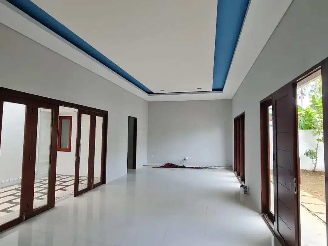 Rumah eksklusif di kawasan premium, dijual area Sunset Road. - Image 2 of 10