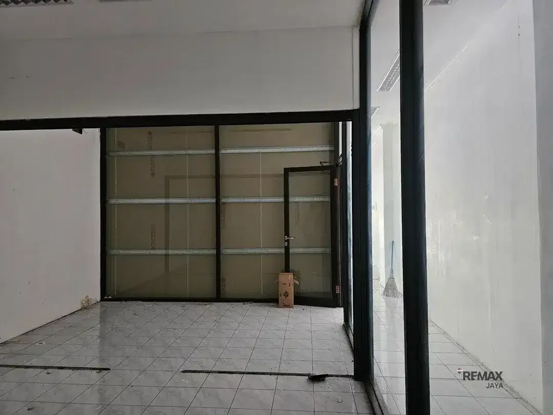 Ruko 3 Lantai Disewakan di Renon, Denpasar, Lokasi Strategis - Image 10 of 10