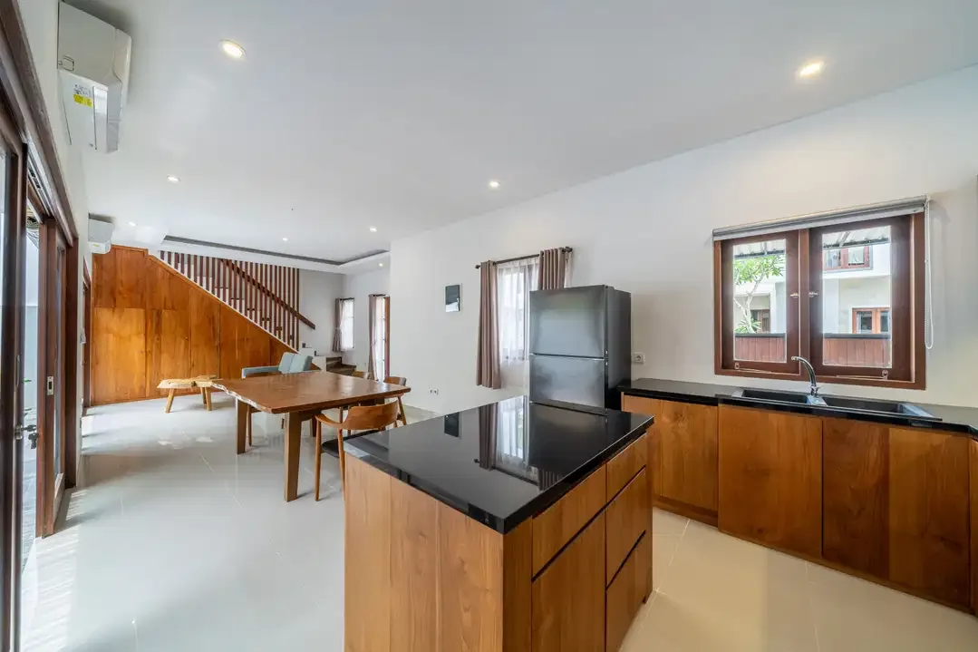 Spacious 4-Bedroom Villa for Sale in Kerobokan Residential Complex - Image 10 of 10