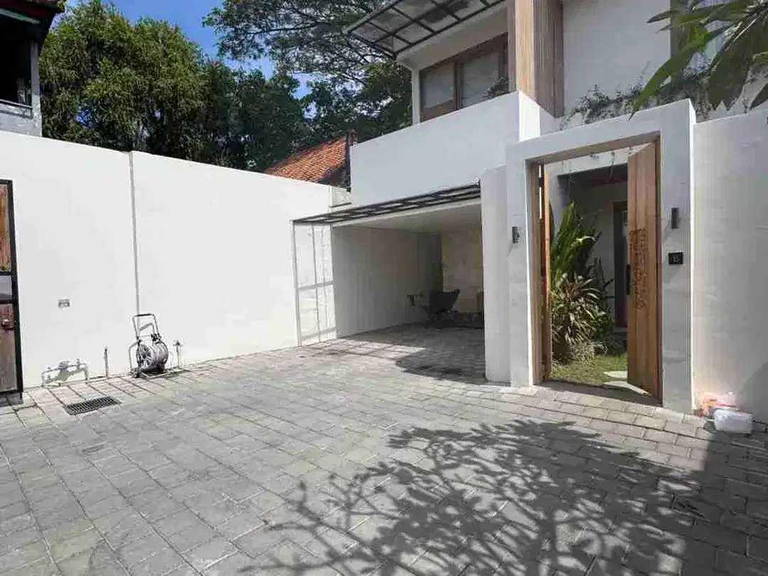 villa danau tamblingan sanur dekat icon mall Sanur bali - Image 1 of 10