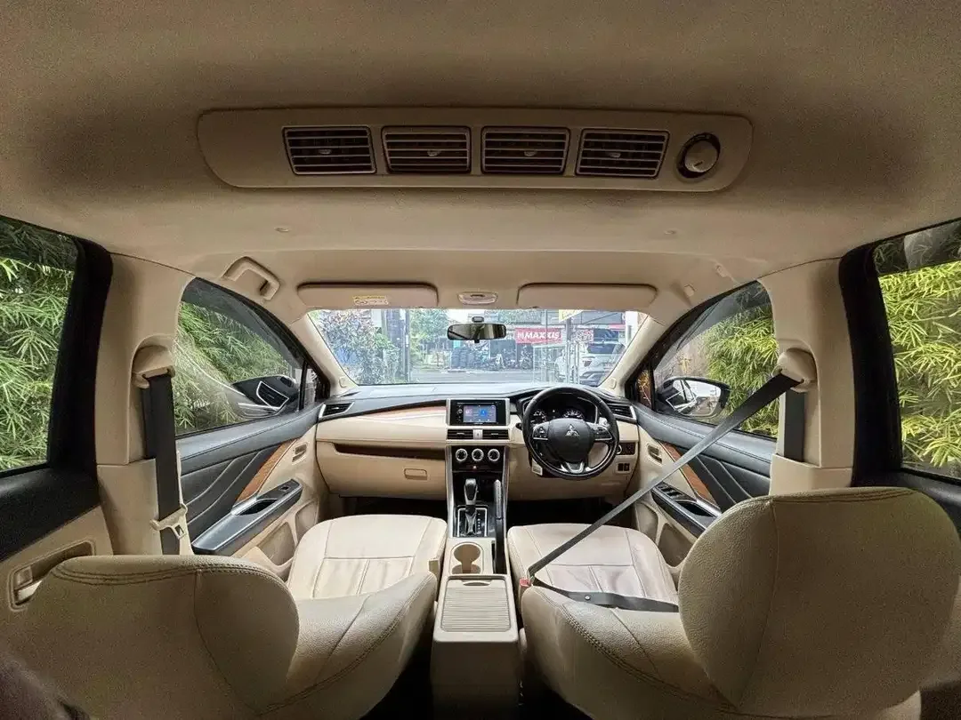 LOW KM MITSUBISHI XPANDER ULTIMATE 1.5 AT 2019 HITAM ISTIMEWA - Image 9 of 10
