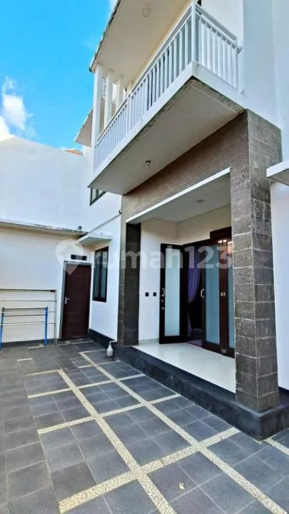 Rumah Modern Minimalis 3 Lantai dengan View Laut dan Gwk - Image 2 of 4